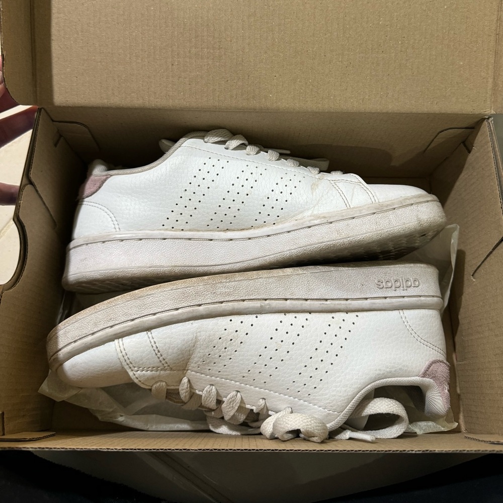 Women adidas sneaker